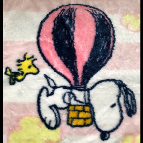 Snoopy Meyer Lap Blanket - Picture 2 of 4
